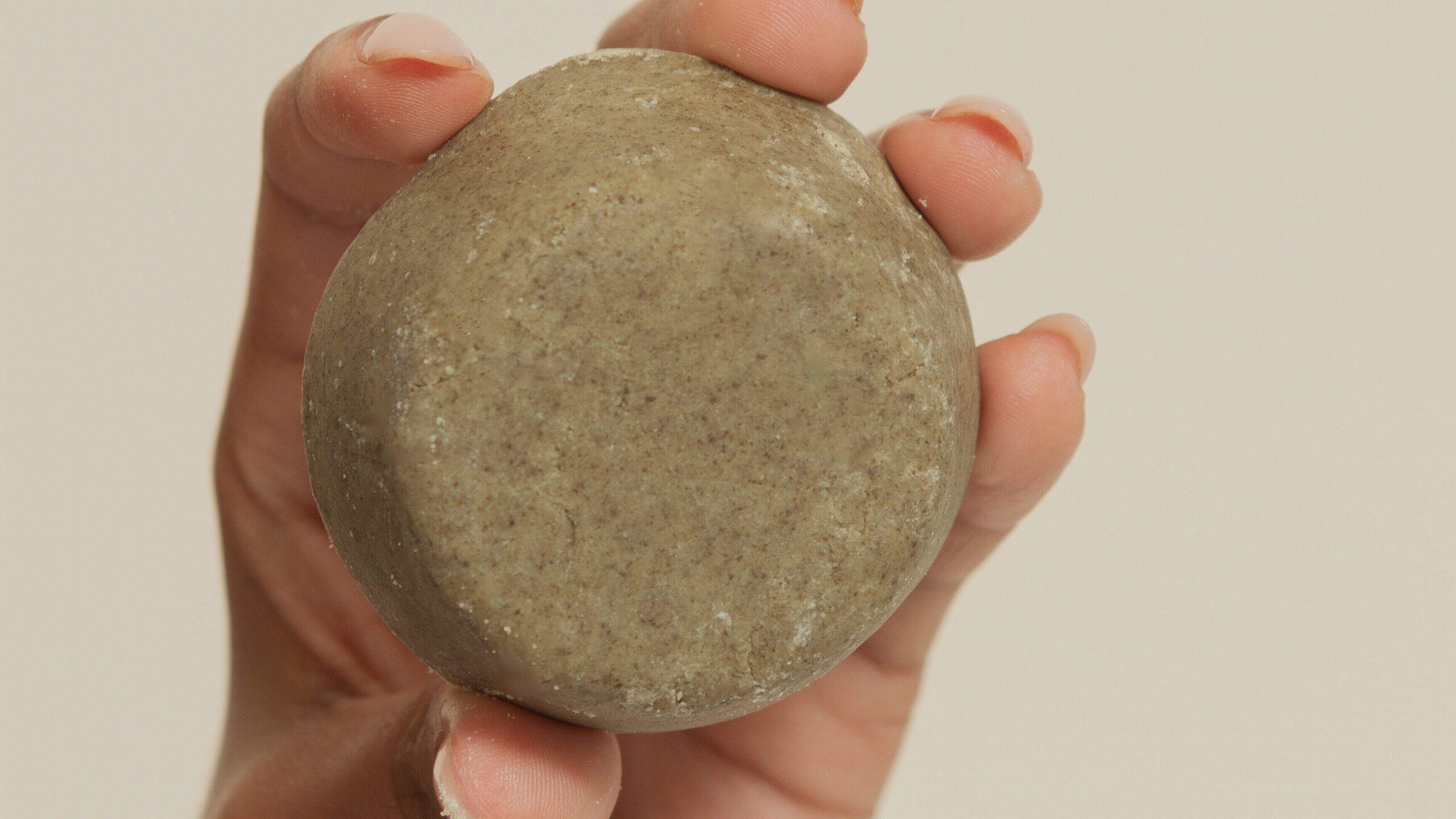 fotografia do produto xampu em barra natural purificante da Biotiê