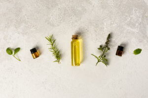 fotografia de óleos essenciais e ervas